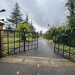 D'hote Grise Avec Petit Dejeuner Sauna Et Jacuzzi En Option 4*
