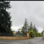 Konukevi D'hote Grise Avec Petit Dejeuner Sauna Et Jacuzzi En Option