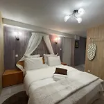 D'hote Grise Avec Petit Dejeuner Sauna Et Jacuzzi En Option Konukevi 4*