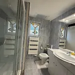 D'hote Grise Avec Petit Dejeuner Sauna Et Jacuzzi En Option Konukevi 4*