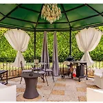 Konukevi D'hote Grise Avec Petit Dejeuner Sauna Et Jacuzzi En Option 4*