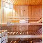 D'hote Grise Avec Petit Dejeuner Sauna Et Jacuzzi En Option Konukevi