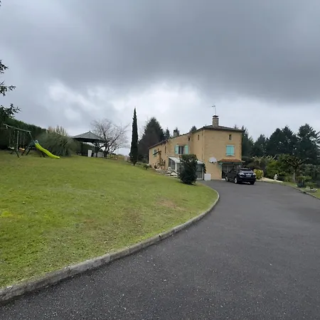 D'hote Grise Avec Petit Dejeuner Sauna Et Jacuzzi En Option Konukevi 4*