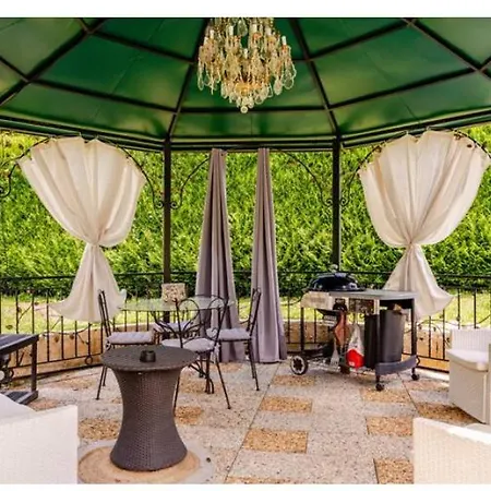 Penzion D'hote Grise Avec Petit Dejeuner Sauna Et Jacuzzi En Option 4*