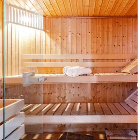 D'hote Grise Avec Petit Dejeuner Sauna Et Jacuzzi En Option Konukevi