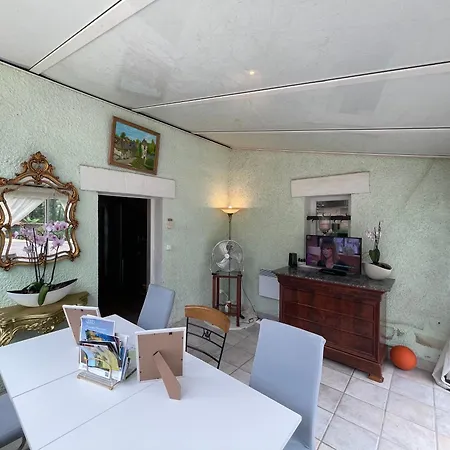 D'hote Grise Avec Petit Dejeuner Sauna Et Jacuzzi En Option 3*