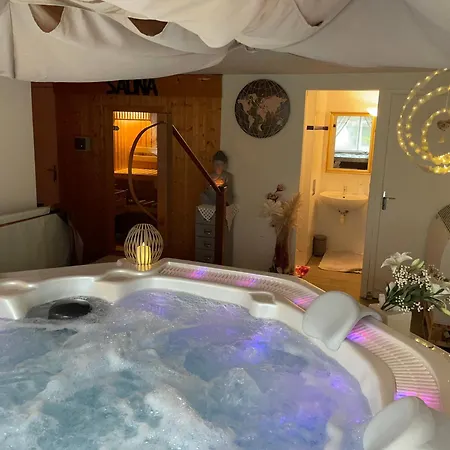 Konukevi D'hote Grise Avec Petit Dejeuner Sauna Et Jacuzzi En Option
