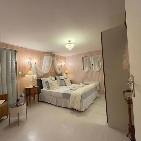D Hôte Grise Avec Petit Déjeuner Sauna Et Piscine Inclus Jacuzzi En Option 4*