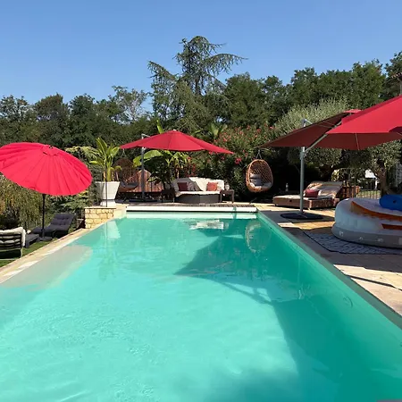 Maison d'hôtes D Hôte Grise Avec Petit Déjeuner Sauna Et Piscine Inclus Jacuzzi En Option 4*