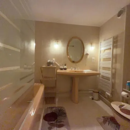 D Hôte Grise Avec Petit Déjeuner Sauna Et Piscine Inclus Jacuzzi En Option 4*